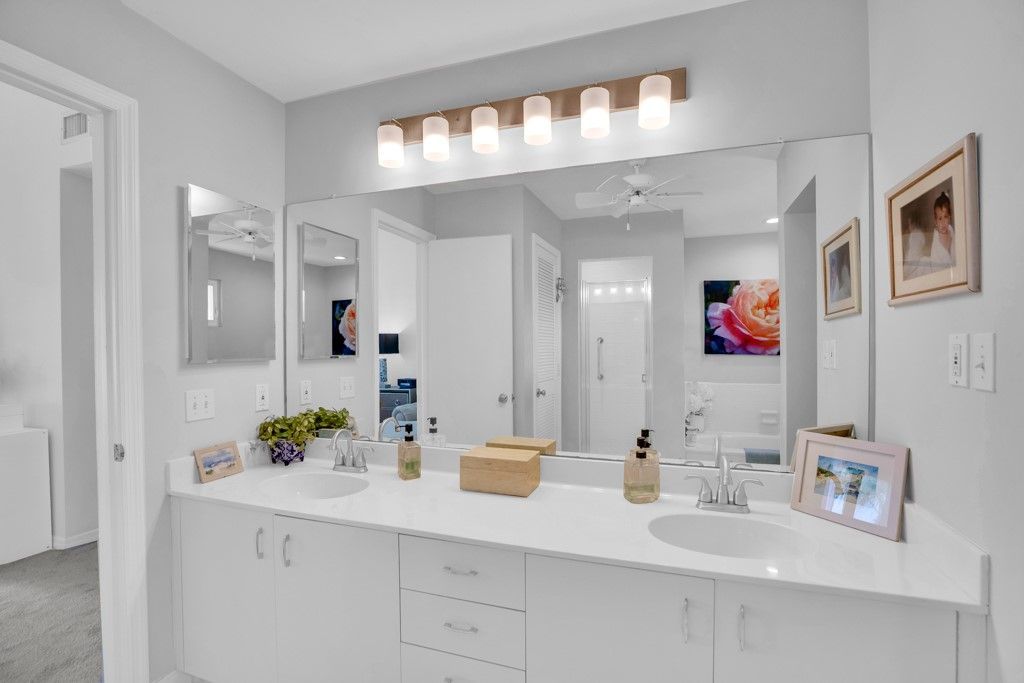 5020 Harmony Circle, Unit 201, Vero Beach, FL 32967 Photo