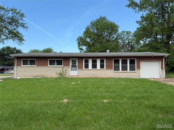 9715 Tullamoor Drive , St Louis, MO 63136