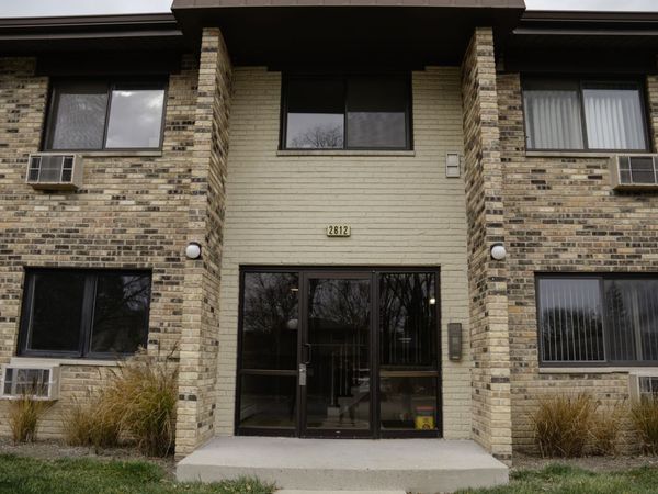 2612 N Windsor Drive , Unit 201, Arlington Heights, IL 60004