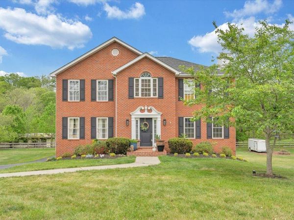 735 Ridgecrest LN, Roanoke, VA 24019