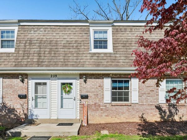 239 Whitestown Village, Unit F, Butler, PA 16001