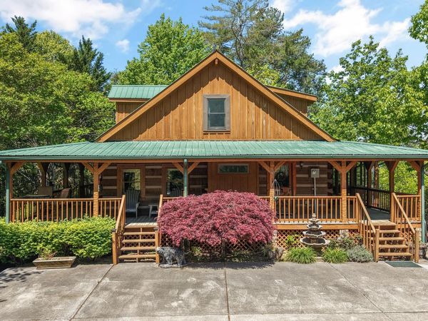 3694 Marian Lake Way, Pigeon Forge, TN 37862