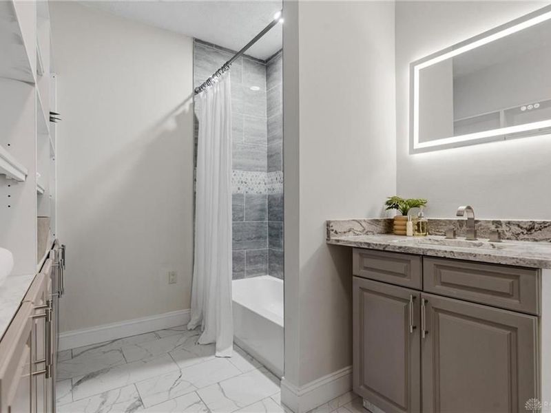 1962 E Spring Valley Pike, Washington Township, OH 45458 Photo 11