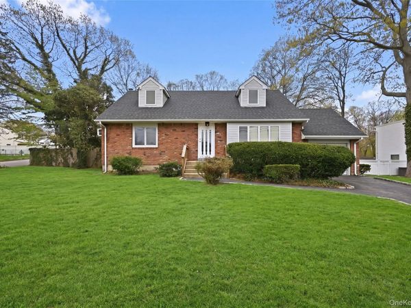 72 Seminole Street , Selden, NY 11784