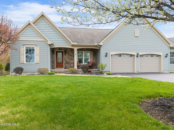 37 Gladstone Circle, Mechanicville, NY 12118