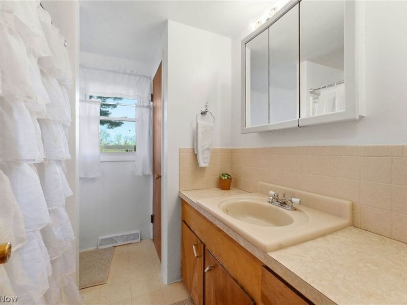 5180 Lynncrest Street SW, Canton, OH 44706 Photo 14