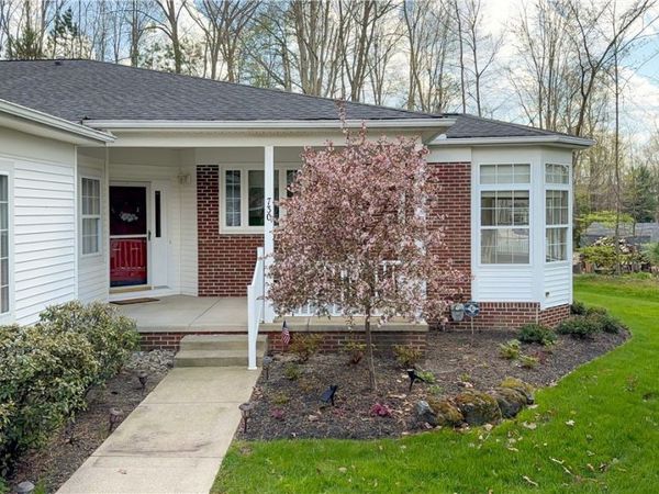 730 Woodlake Drive, Aurora, OH 44202