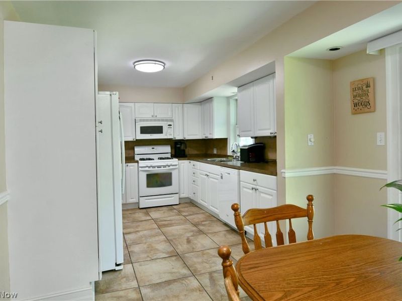 2548 Hilltop Drive, Poland, OH 44514 Photo 10