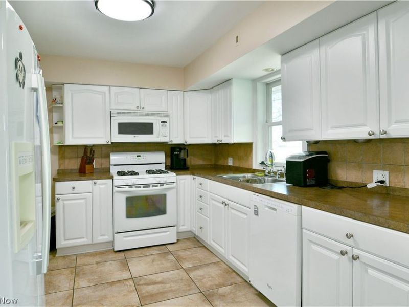 2548 Hilltop Drive, Poland, OH 44514 Photo 13