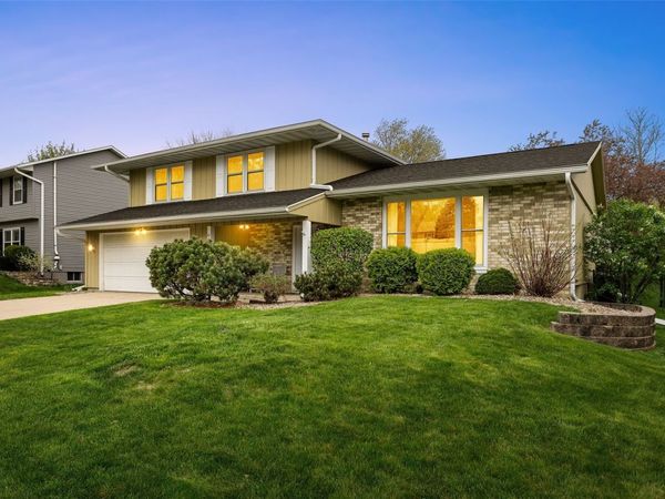 6925 Chelsea Drive NE, Cedar Rapids, IA 52402