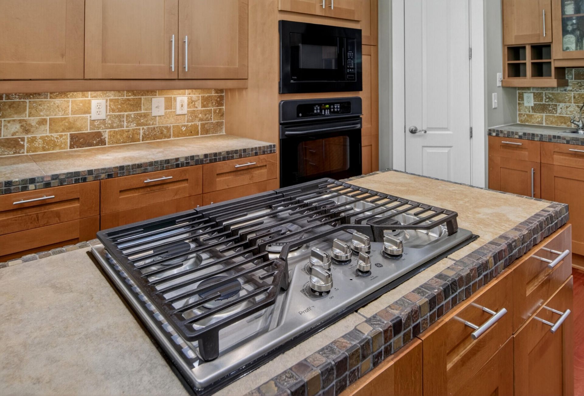 7246 Highway 165 Photo 21