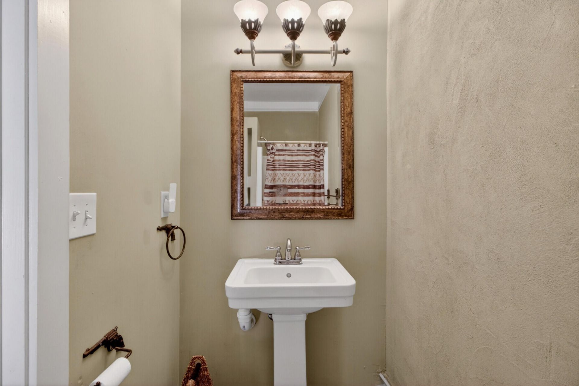 7246 Highway 165 Photo 57