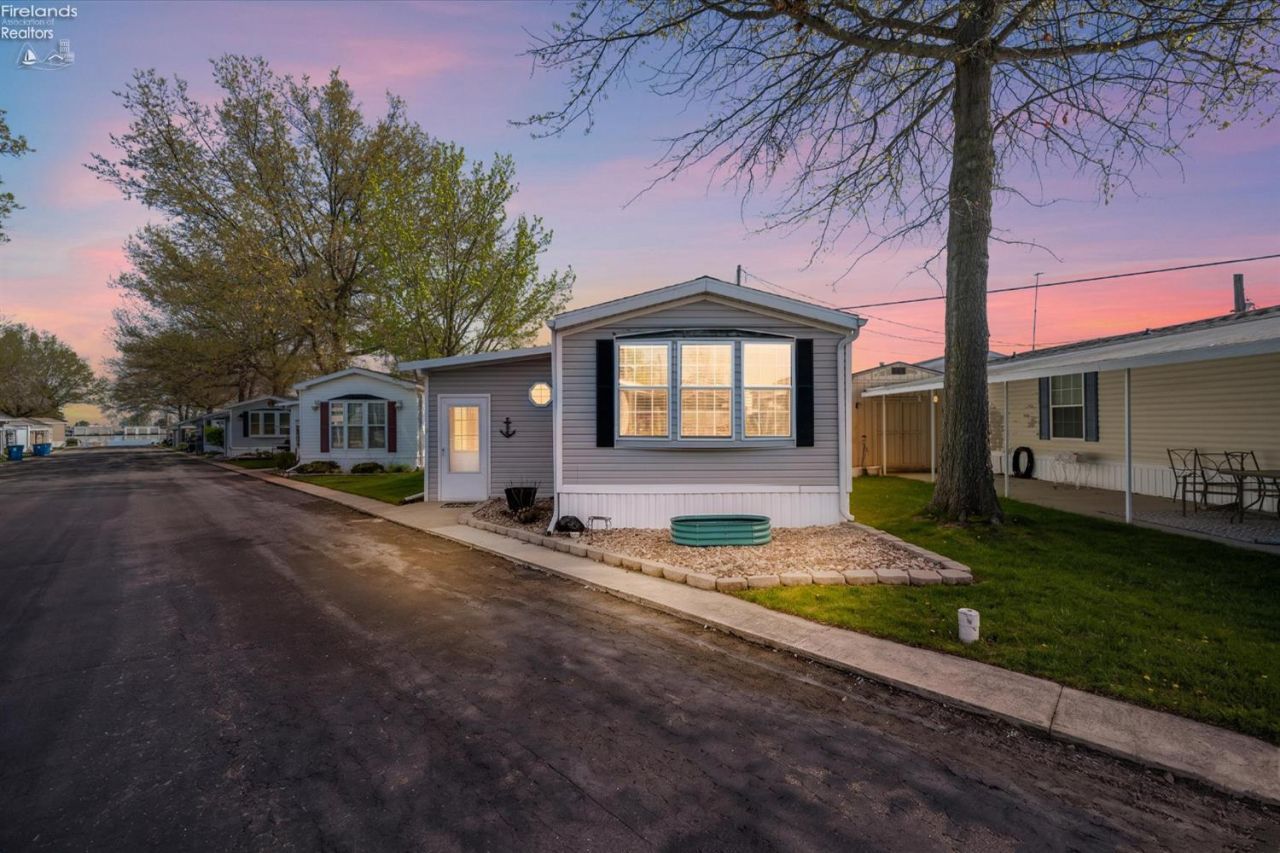 8175 North Shore Boulevard, Unit 64, Marblehead, OH 43440 Main Photo