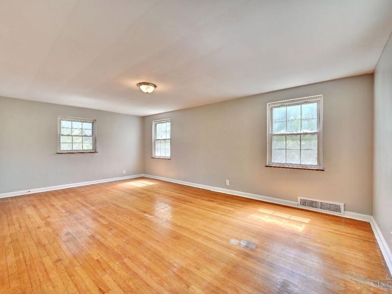 3401 Ferncroft Drive, Cincinnati, OH 45211 Photo 12