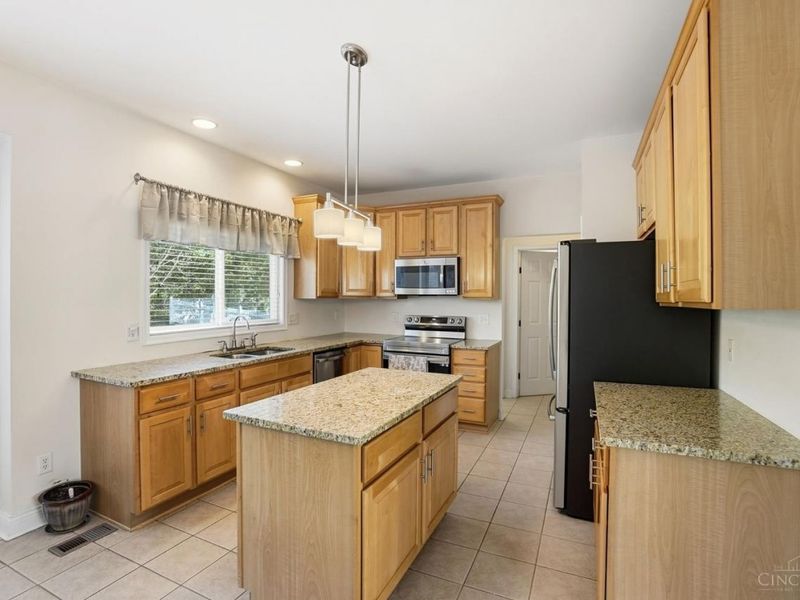 2585 Hingham Lane, Centerville, OH 45459 Photo 8