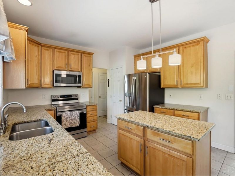 2585 Hingham Lane, Centerville, OH 45459 Photo 9