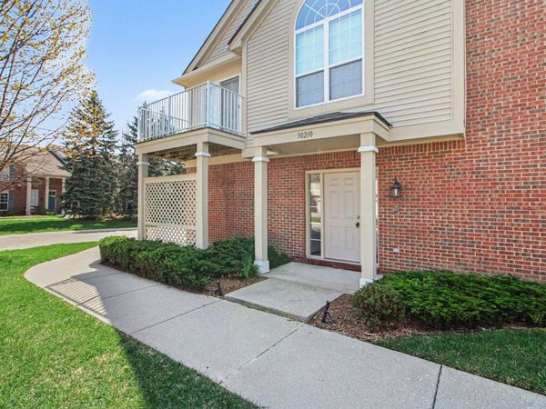 30210 Chesapeake Circle, Commerce Twp, MI 48390