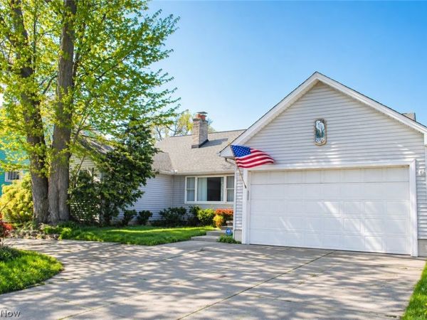 2025 E Erie Avenue , Lorain, OH 44052