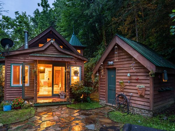 2832 Joyner Hills Lane, Sevierville, TN 37876