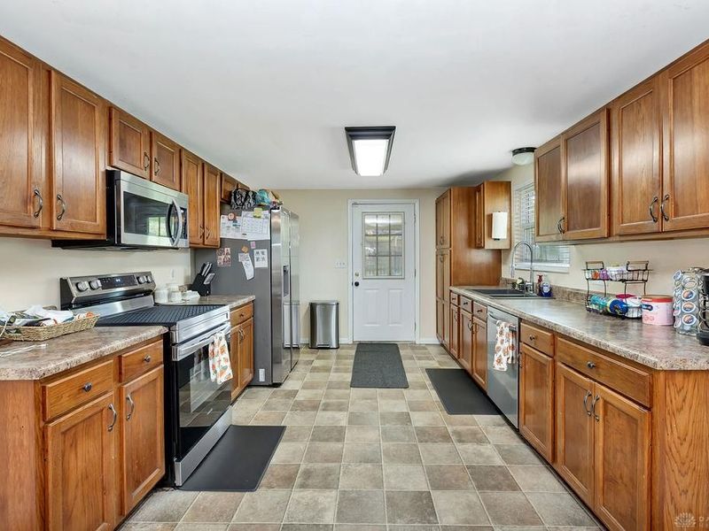 7134 Montague Road, Huber Heights, OH 45424 Photo 9