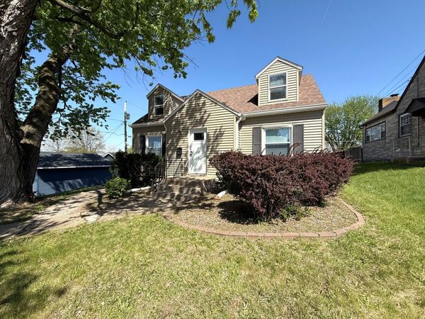 2325 N Marquette Street, Davenport, IA 52804