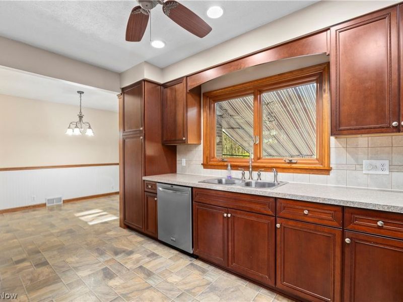 5254 Clinton Avenue, Lorain, OH 44055 Photo 10