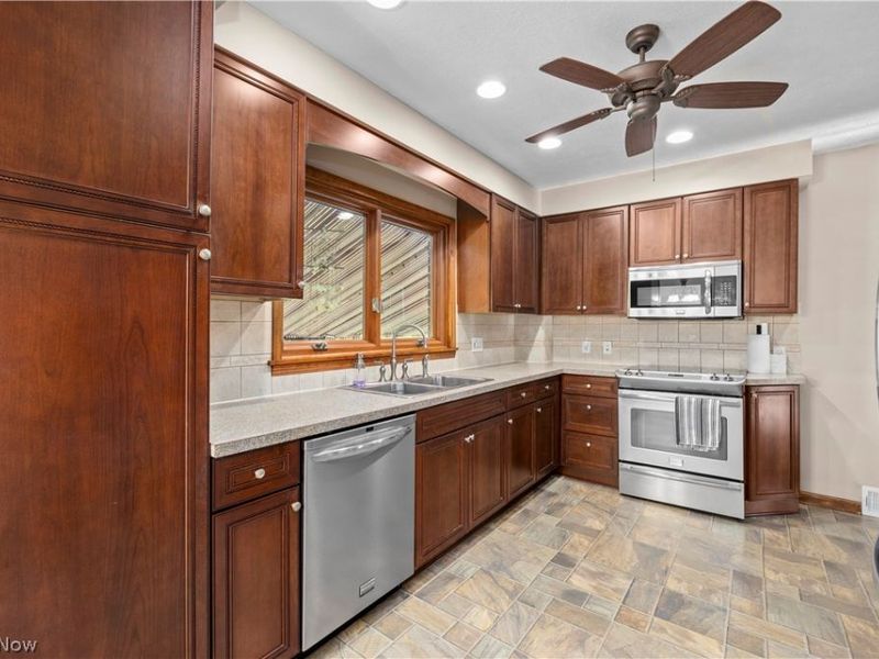 5254 Clinton Avenue, Lorain, OH 44055 Photo 8