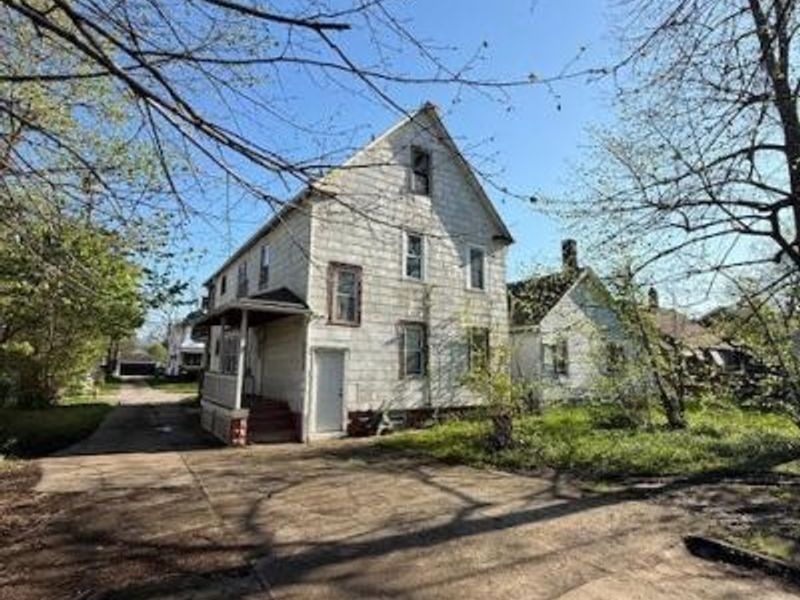 9916 Aetna Road, Cleveland, OH 44105 Photo 2