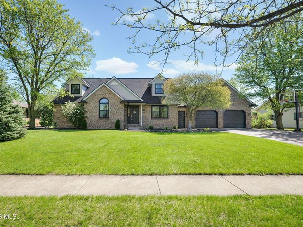 827 Abbey Lane , Findlay, OH 45840