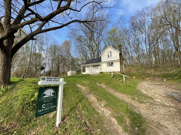 208 4th Street, Plainwell, MI 49080