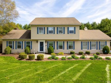 6 Grapevine Place, Poughkeepsie, NY 12603