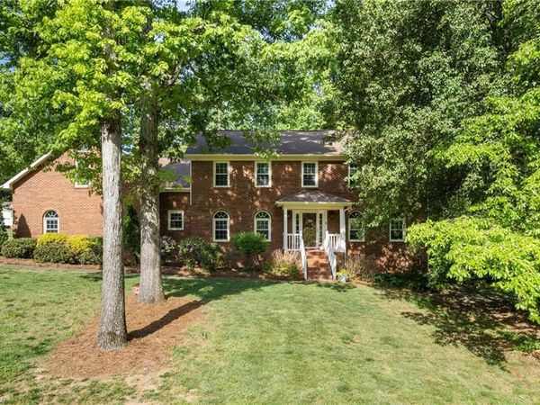 949 Aquaview Drive, Kernersville, NC 27284