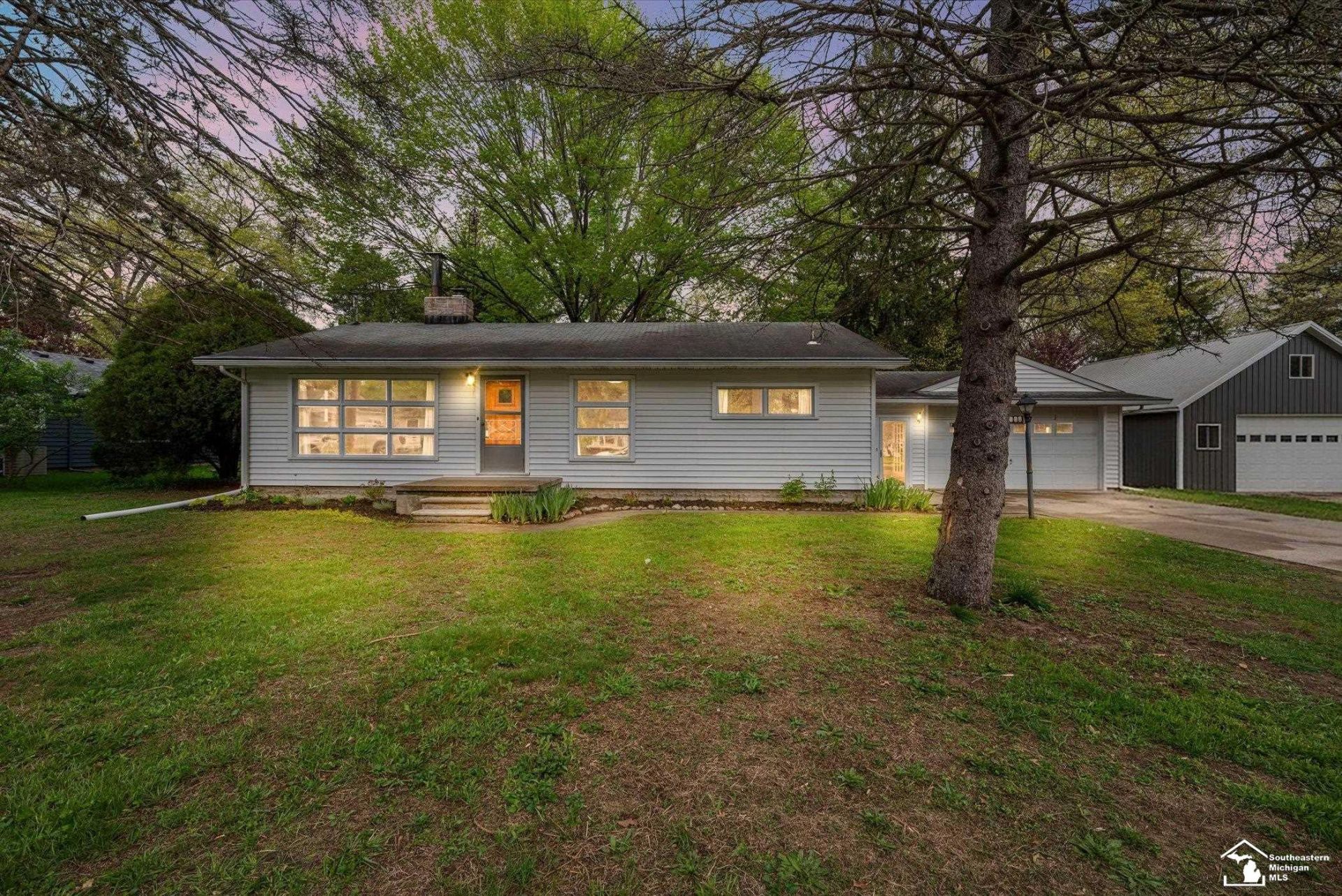 1128 S Park Drive, Temperance, MI 48182 Main Photo