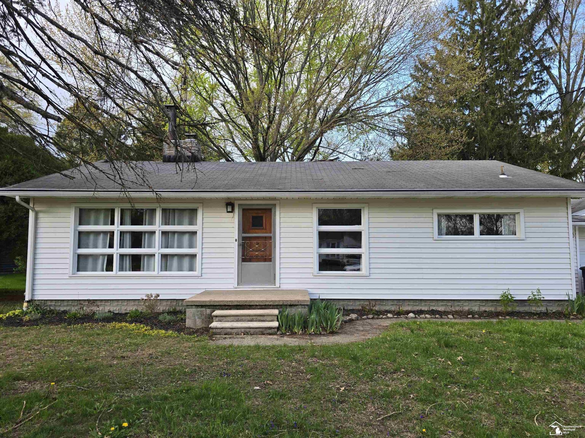 1128 S Park Drive, Temperance, MI 48182 Main Photo