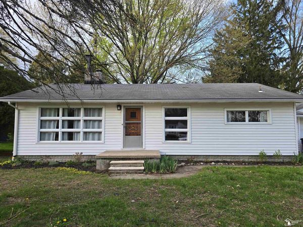 1128 S Park Drive, Temperance, MI 48182