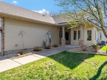 2325 Gresham Avenue N, Oakdale, MN 55128