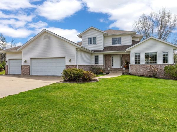 2823 120th Street NE, Swisher, IA 52338