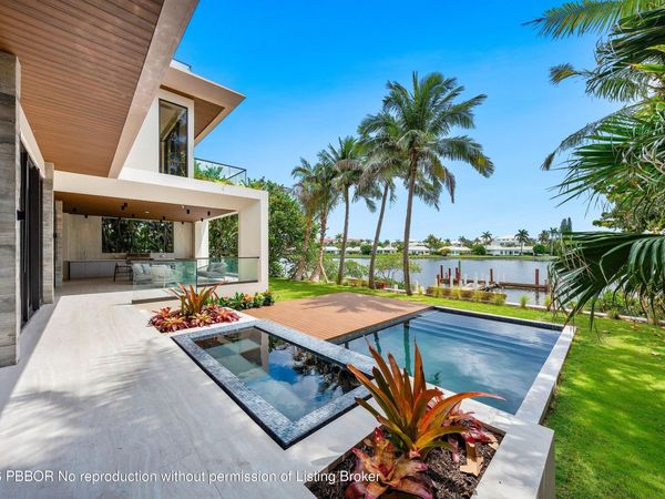 5 Barefoot Lane, Lantana, FL 33462
