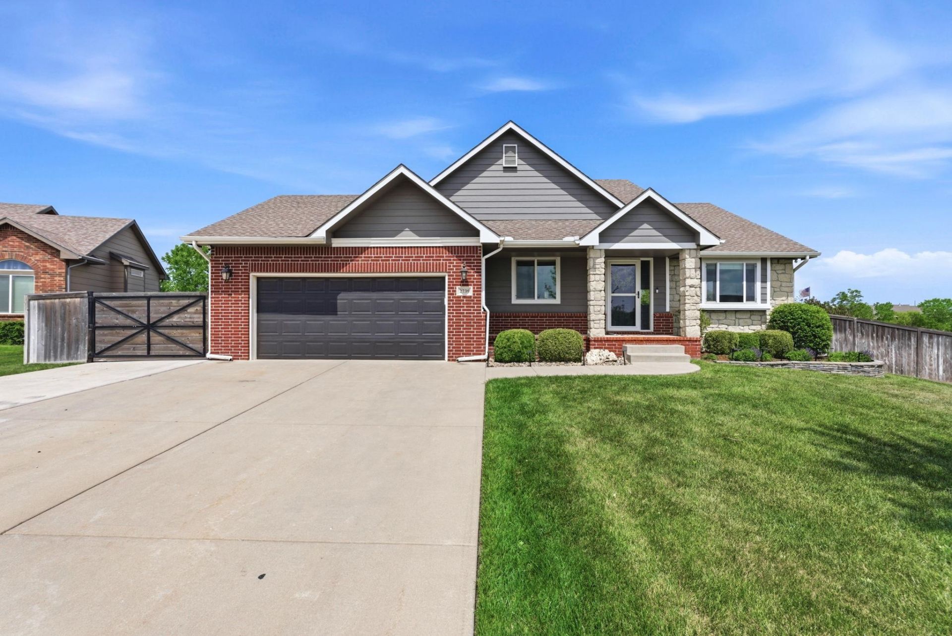 2739 N Woodridge Ct, Wichita, KS 67226 Main Photo