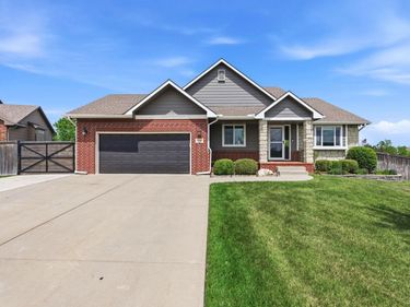 2739 N Woodridge Ct, Wichita, KS 67226