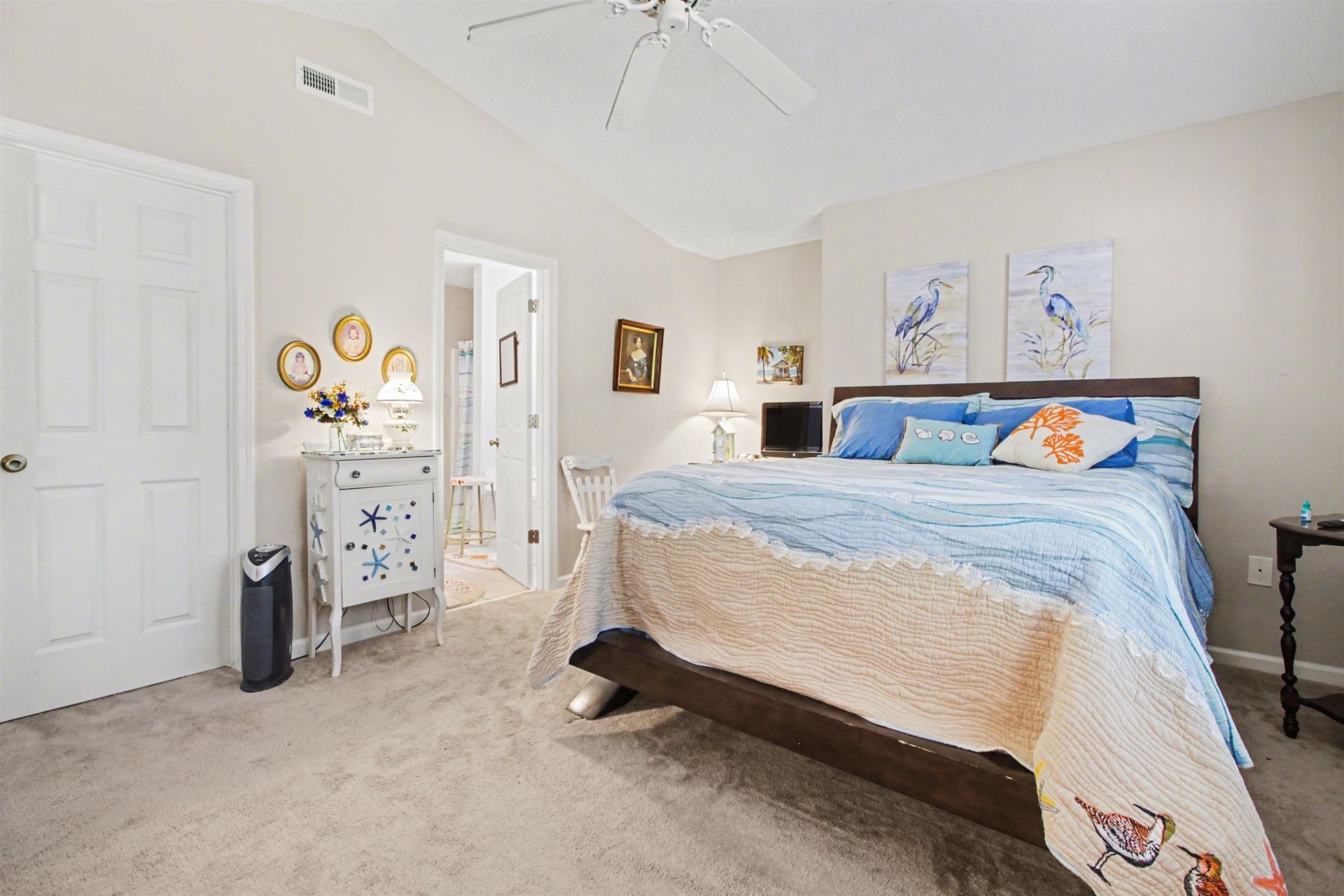 3910 Mallard Way  Photo 6