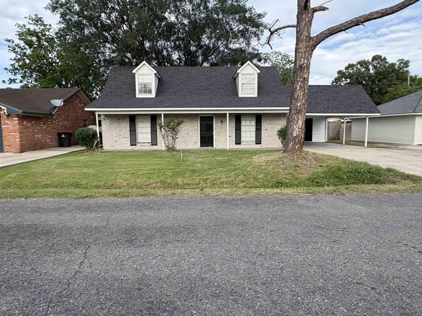 251 Myrtle Grove Dr, Donaldsonville, LA 70346