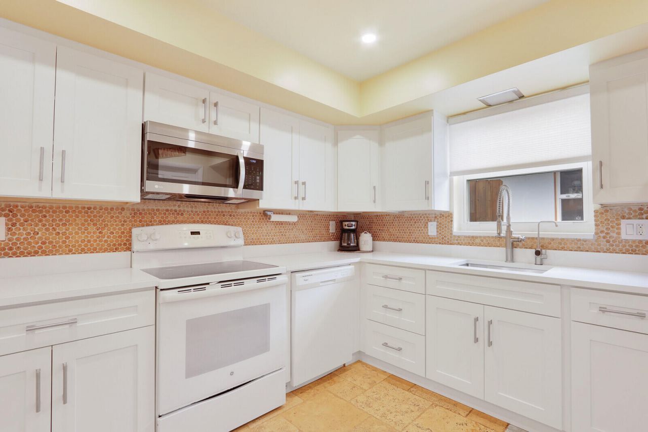 721 N Lakeside Drive, Lake Worth Beach, FL 33460 Photo
