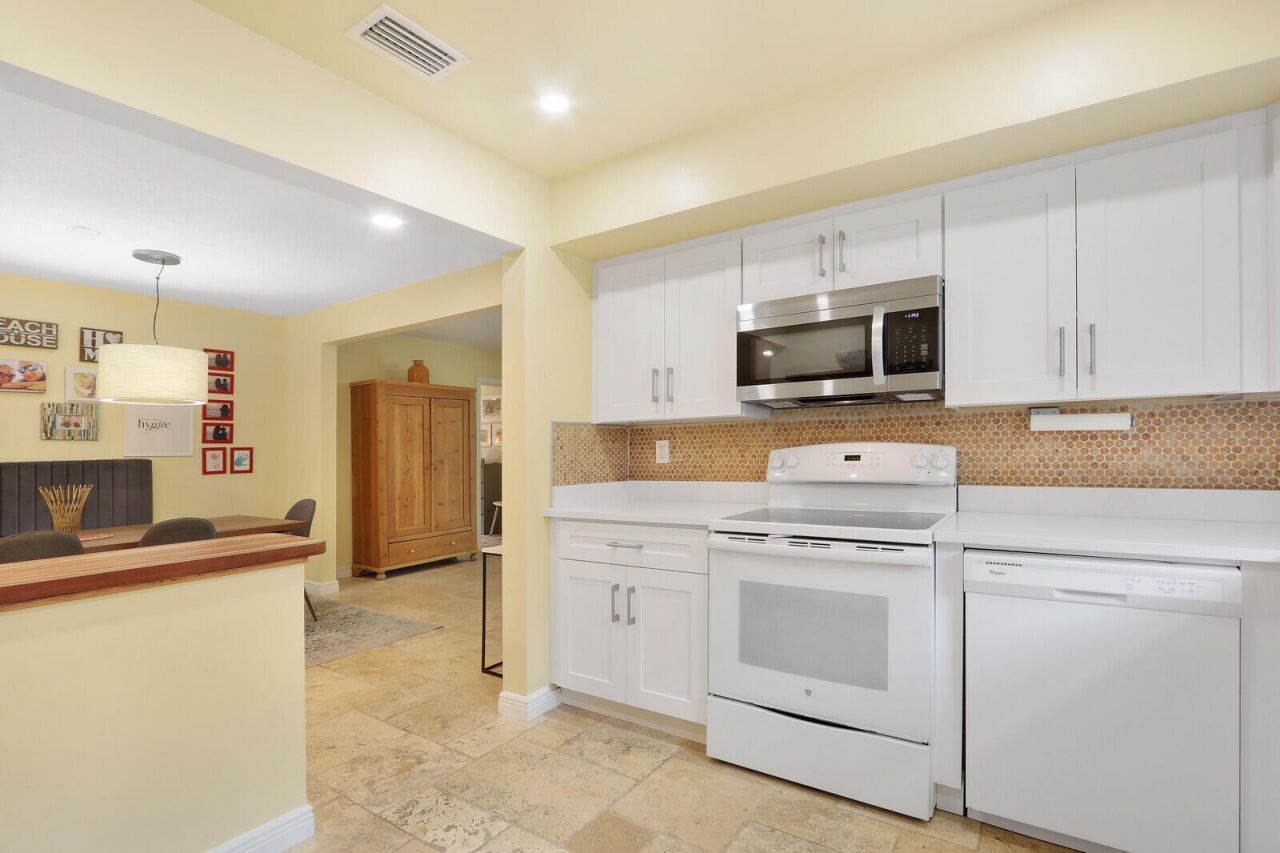 721 N Lakeside Drive, Lake Worth Beach, FL 33460 Photo