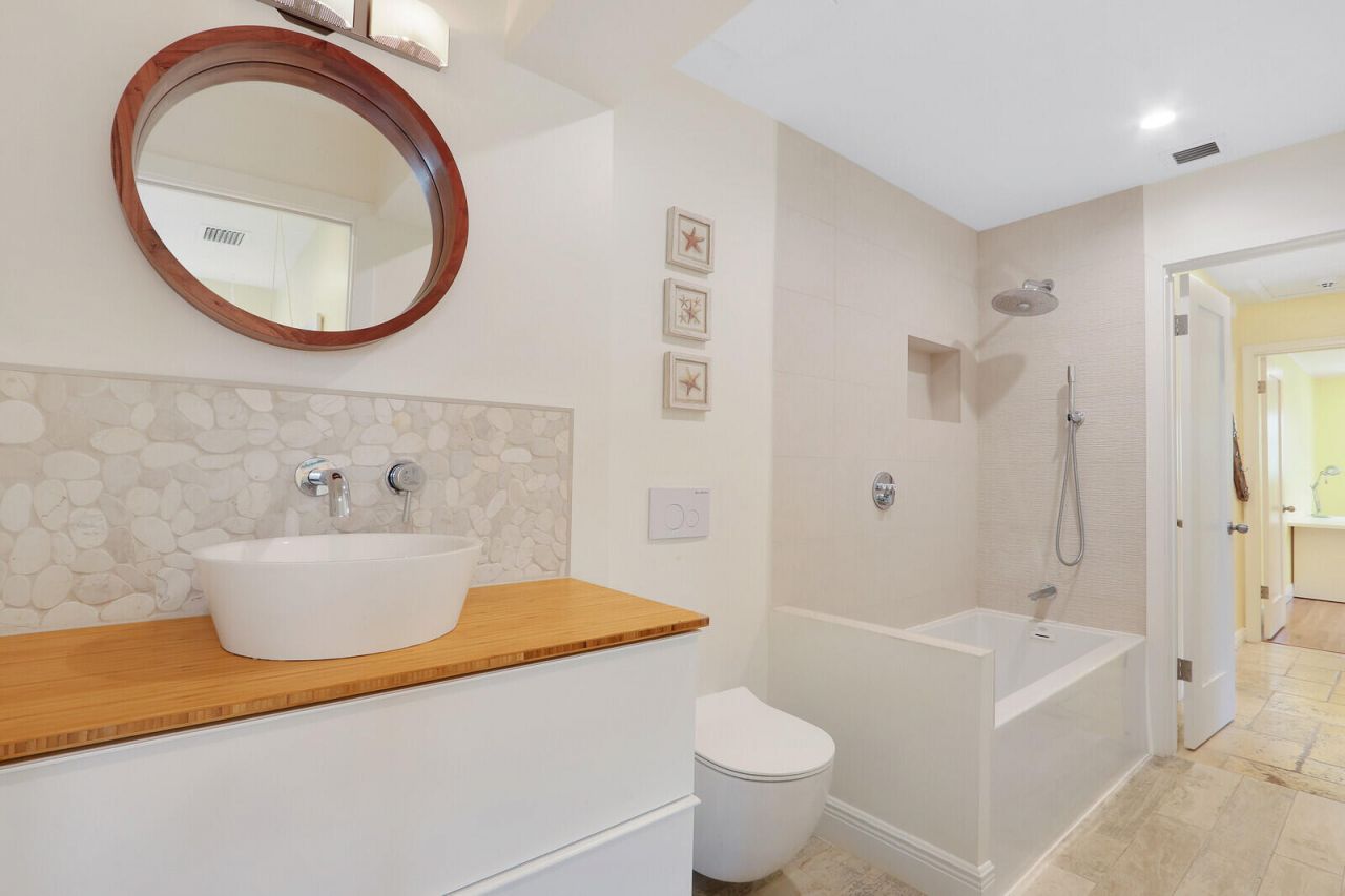 721 N Lakeside Drive, Lake Worth Beach, FL 33460 Photo