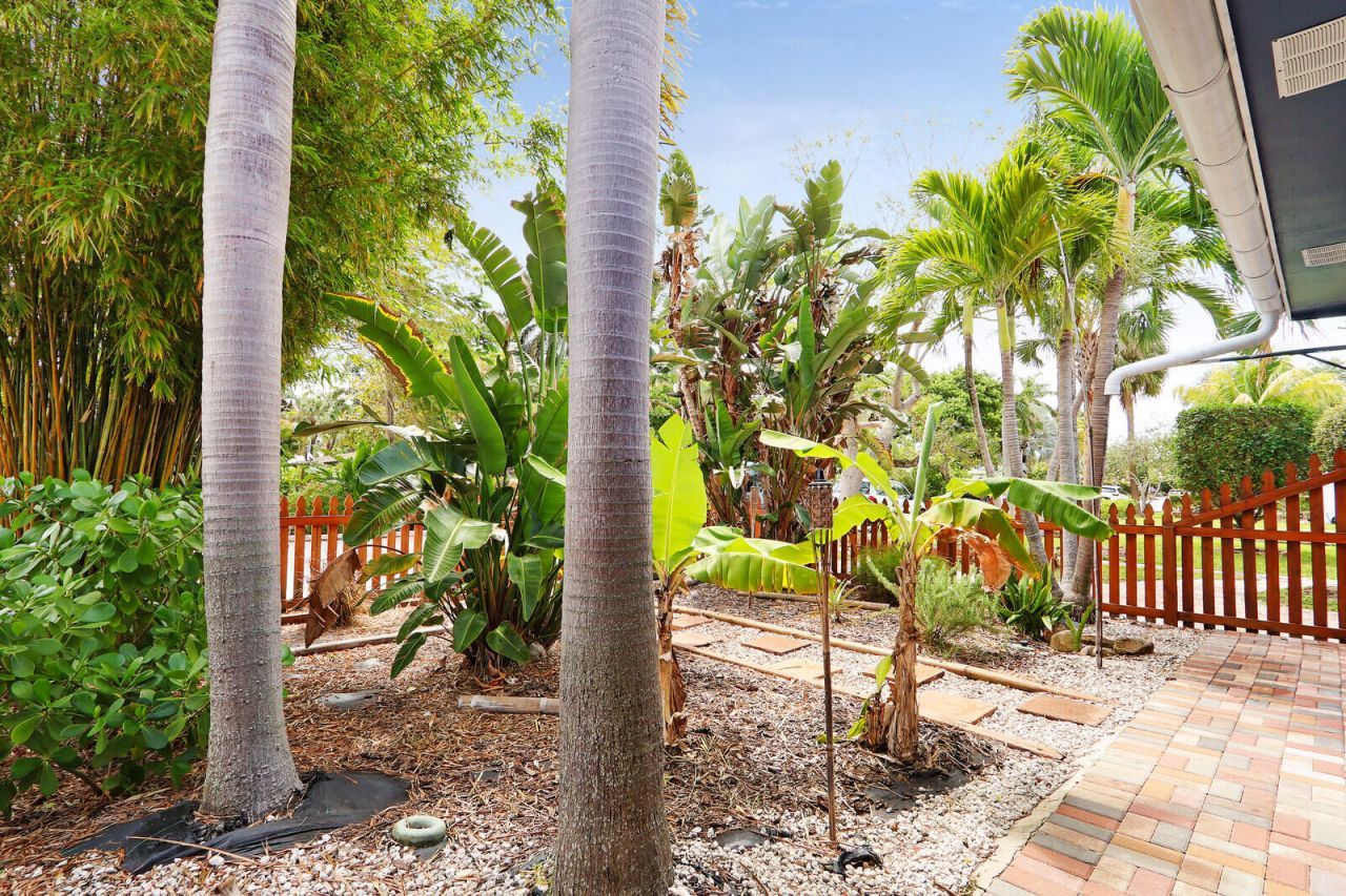 721 N Lakeside Drive, Lake Worth Beach, FL 33460 Photo