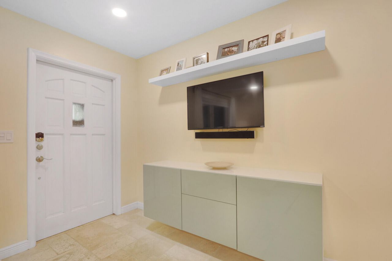 721 N Lakeside Drive, Lake Worth Beach, FL 33460 Photo