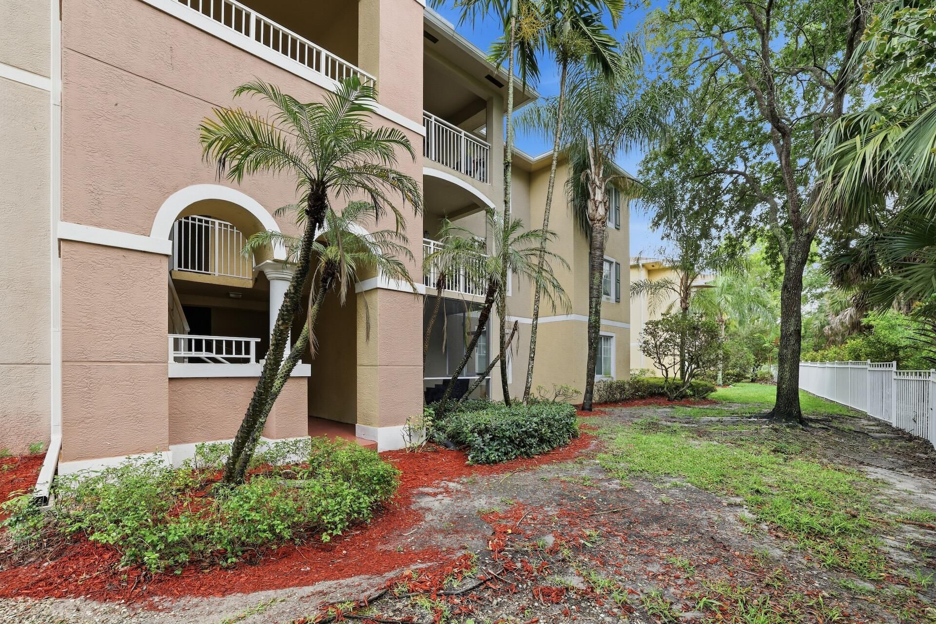 6559 Emerald Dunes Drive, Unit 308, West Palm Beach, FL 33411 Photo