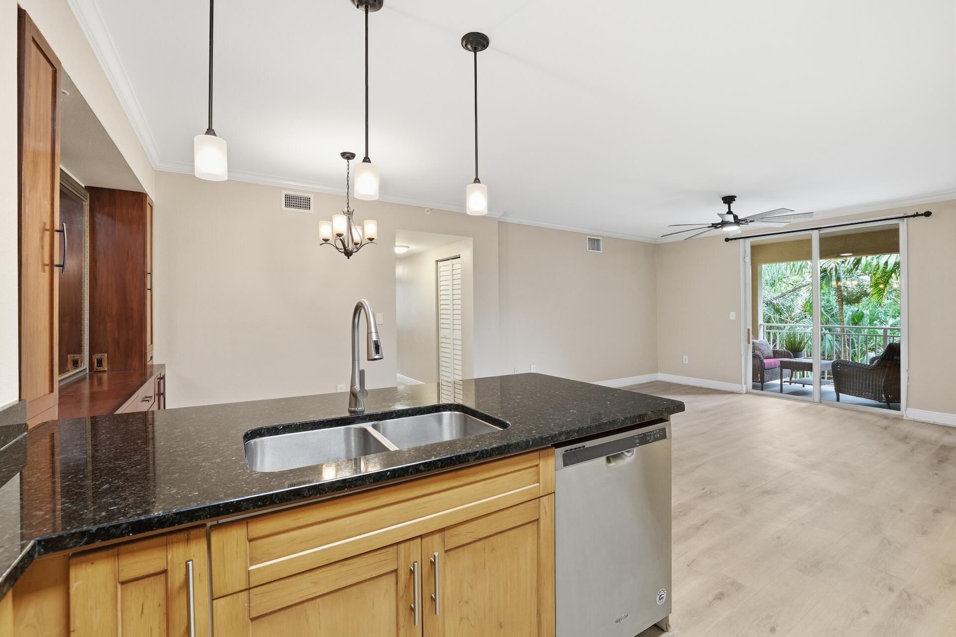 6559 Emerald Dunes Drive, Unit 308, West Palm Beach, FL 33411 Photo