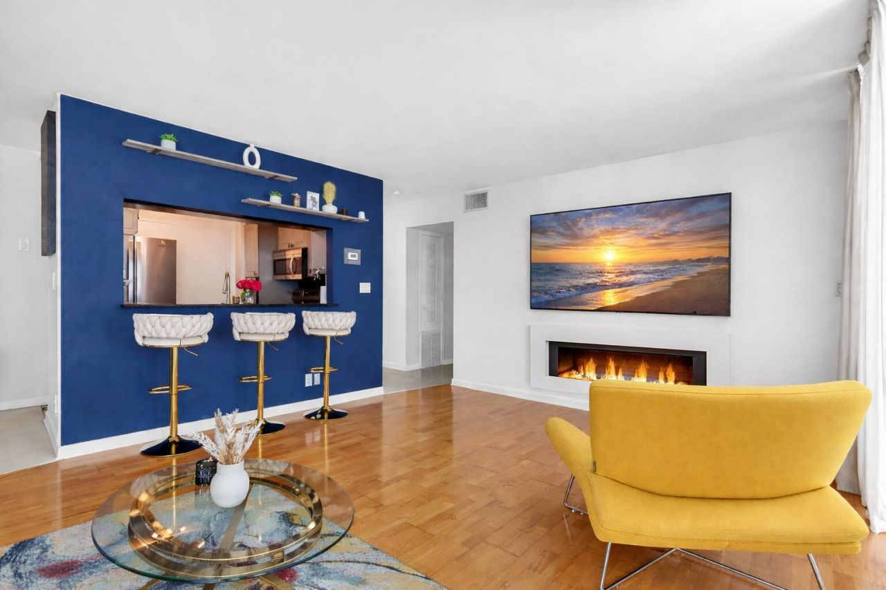 430 Golden Isles Drive, Unit 301, Hallandale Beach, FL 33009 Photo